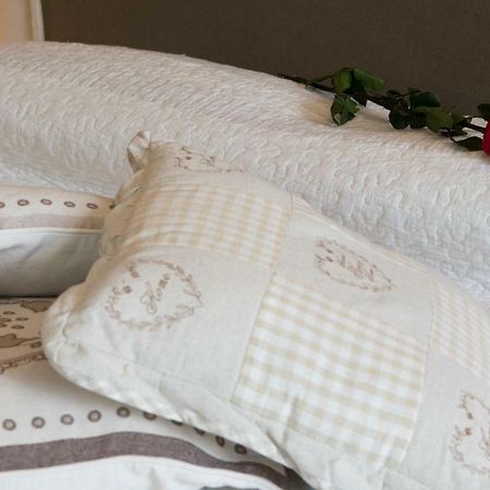 Bed and Breakfast Le Joli Rosier Nus Exterior foto