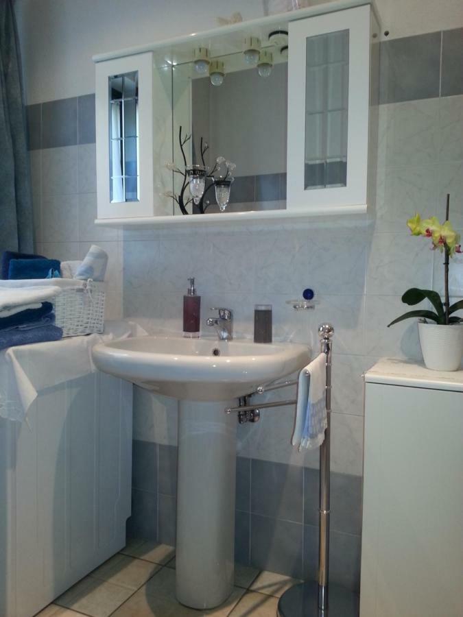 Bed and Breakfast Le Joli Rosier Nus Exterior foto