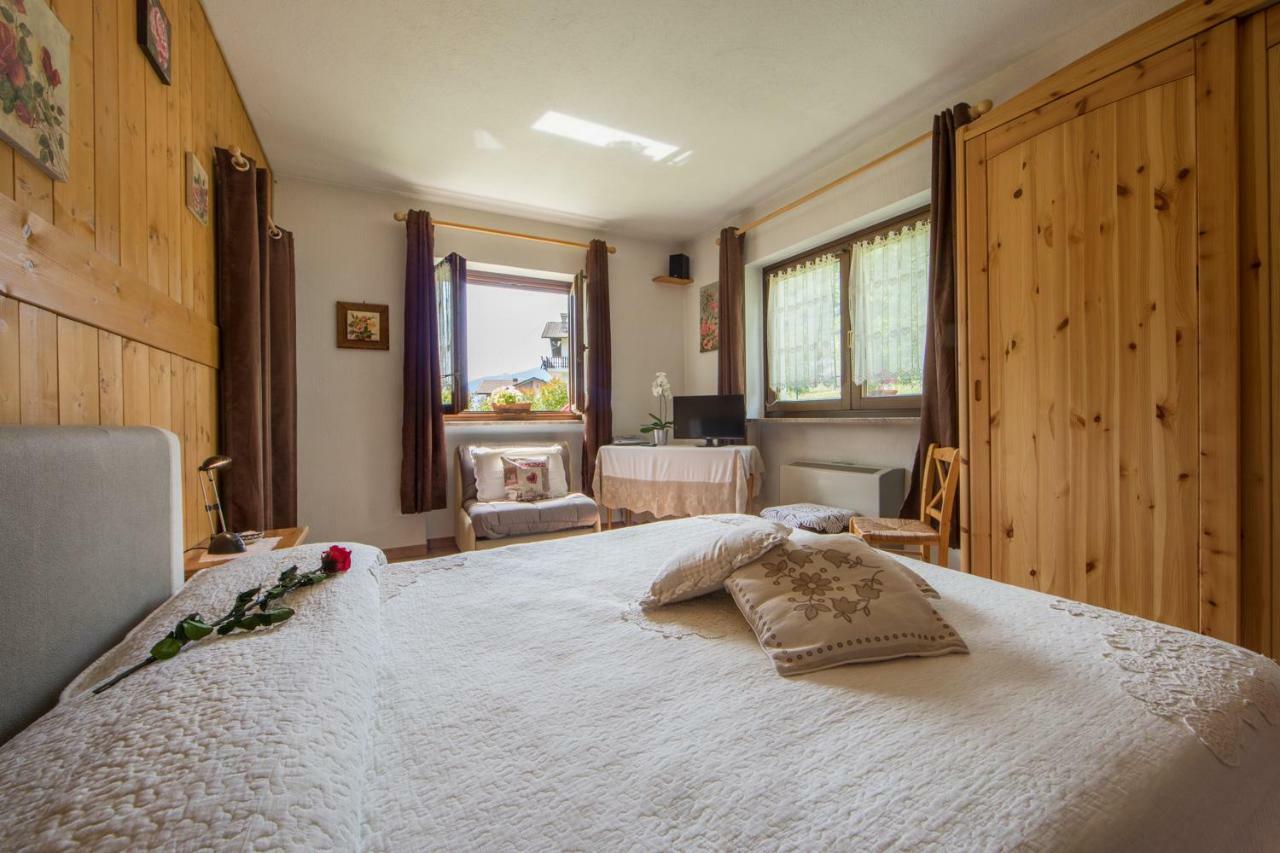 Bed and Breakfast Le Joli Rosier Nus Exterior foto