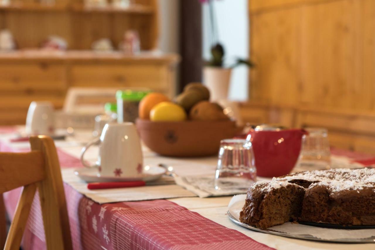 Bed and Breakfast Le Joli Rosier Nus Exterior foto